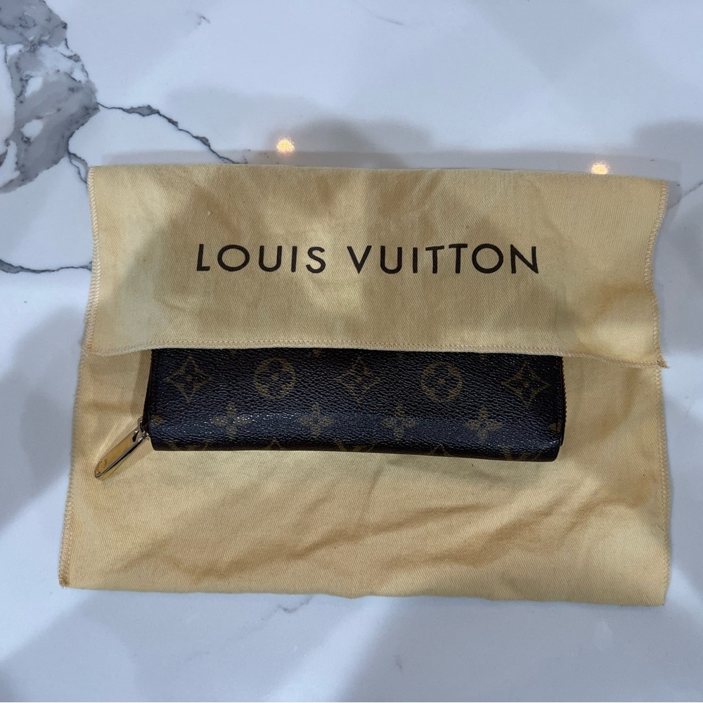 Louis Vuitton | Zippy Wallet w/ Brown Interior | Good to Great Condition - Picture 14 of 14